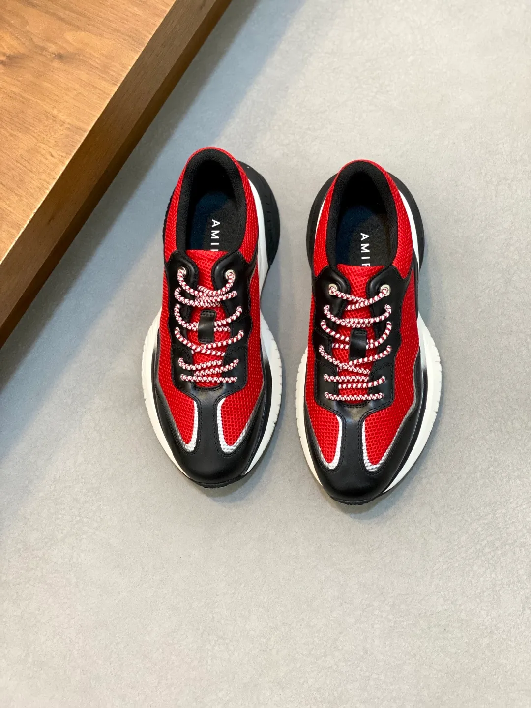 Men's shoes 💰740 AMIRI's new men's casual sports shoes, made of first-layer cowhide leather uppers and spliced ​​with original breathable mesh, rich in three-dimensionality, contrasting color design, simple style, fashionable and sporty, breathable mesh lining, original ultra-light outsole, a must-have item for daily leisure! Size: 38-45 (38, 45 customized)